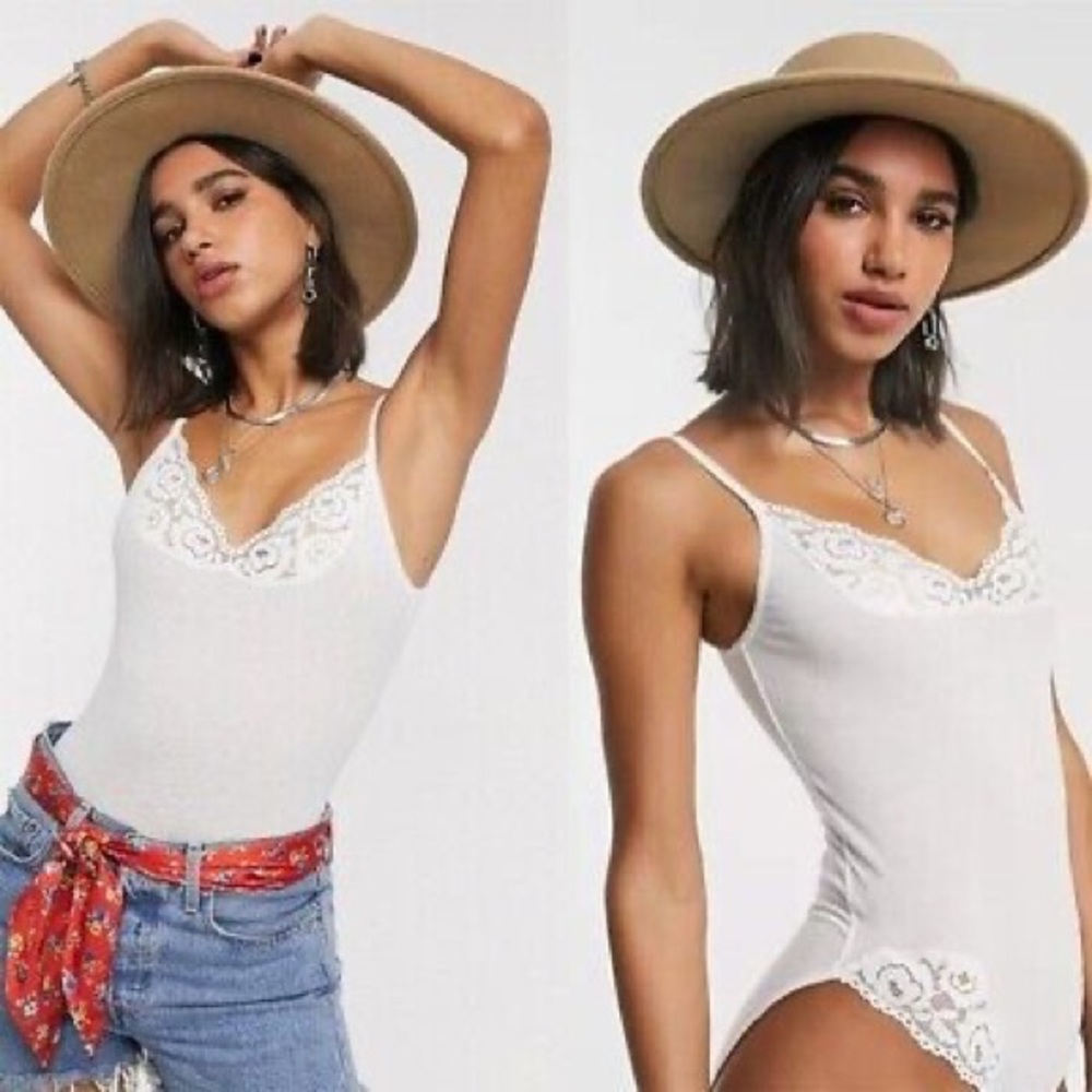 FREE PEOPLE
Intimately Fp Side Of Sass Lace Trim Bodysuit In White